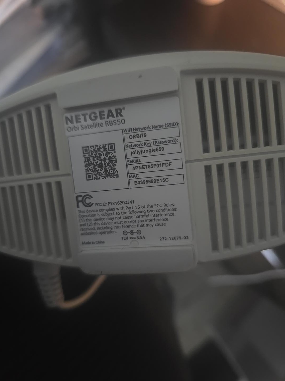 NETGEAR Orbi WiFi Mesh System – RBR50 + 2 RBS50 - Picture 2 of 2